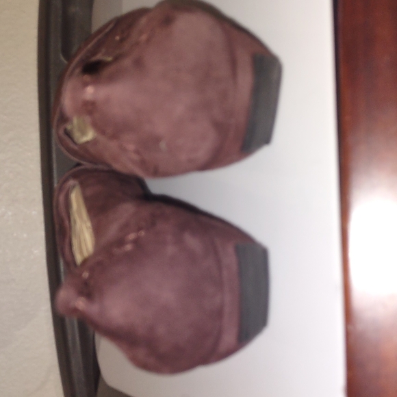 NWOT CLARKS "ARTISAN COLLECTION" SUEDE FLATS - Picture 2 of 4